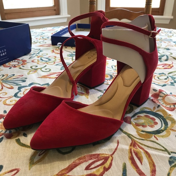 Woman’s Red Pumps - Picture 2 of 3